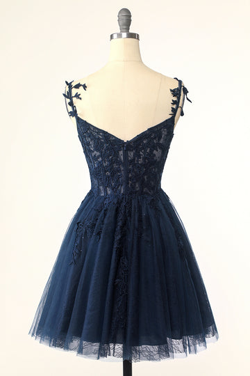 Vestido de cóctel corto con tirantes finos azul marino con Apliques